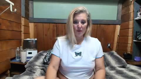 lisanixs online show from May 2026 02:07:01 AM