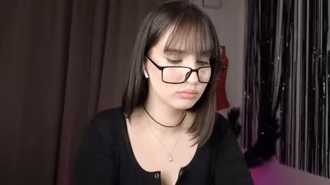 Snapshot of littlem0lly chatting on February 2026 04:11:02 PM Violetta online show from February 2026 04:11:02 PM