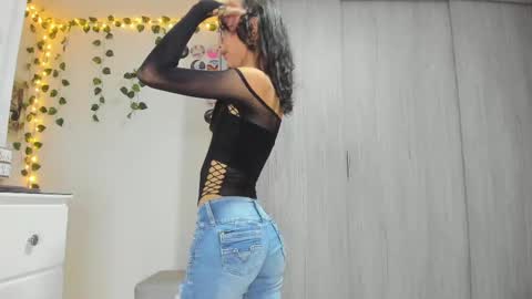 Luna online show from February 2025 12:30:01 AM