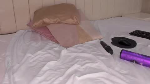 im olivia IG littleolivia01 online show from March 2025 05:38:01 PM