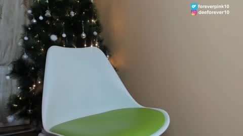 Snapshot of littlepinky77 chatting on January 2025 12:52:01 PM Pinky online show from January 2025 12:52:01 PM