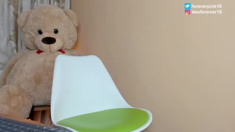 Snapshot of littlepinky77 chatting on January 2025 10:42:01 AM Pinky online show from January 2025 10:42:01 AM