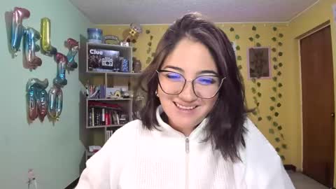 Mia  Wednesday to Sunday 730 am to 1030 am Colombian Hour D online show from December 2024 01:25:01 AM