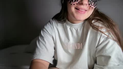 littleredswan online show from July 2026 05:00:02 AM
