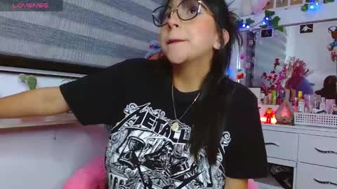 Snapshot of littlerouse_ chatting on January 2025 02:02:01 AM Ruby Rouse online show from January 2025 02:02:01 AM