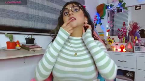 Snapshot of littlerouse_ chatting on January 2025 02:04:02 AM Ruby Rouse online show from January 2025 02:04:02 AM