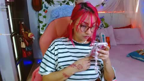 Snapshot of littlerouse_ chatting on May 2026 08:02:02 PM Ruby Rouse online show from May 2026 08:02:02 PM