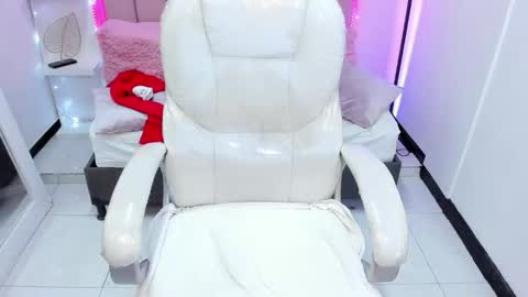 Snapshot of littlesofii chatting on November 2025 12:21:02 AM sofii online show from November 2025 12:21:02 AM