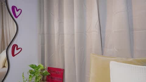 littletammy_ online show from December 2025 04:47:01 PM