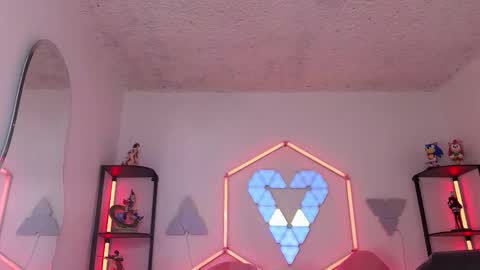 littlevixen18 online show from February 2026 02:23:01 PM