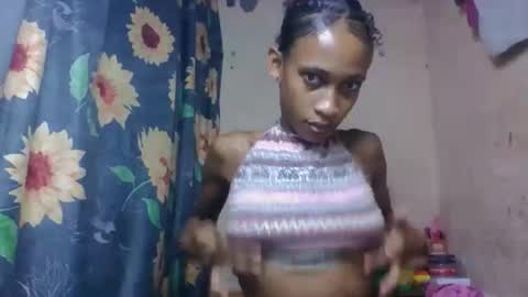 Snapshot of littleyanah chatting on April 2026 05:46:01 AM yanah online show from April 2026 05:46:01 AM