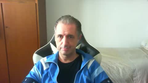 liuk53 online show from May 2026 01:06:02 PM