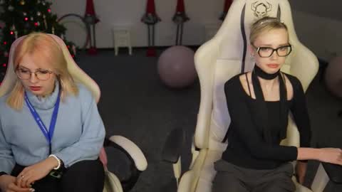 Snapshot of livehub054 chatting on December 2025 11:18:01 AM Sheryl online show from December 2025 11:18:01 AM