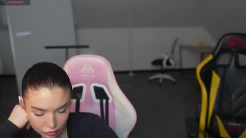 Snapshot of livehub054 chatting on February 2026 12:04:02 PM Sheryl online show from February 2026 12:04:02 PM