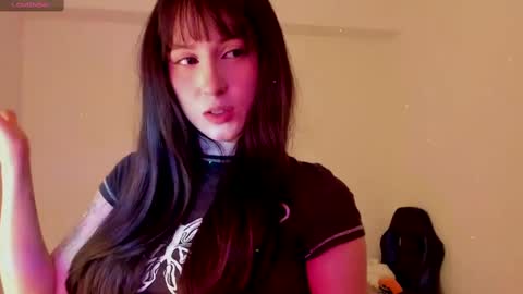 Snapshot of livemakio chatting on February 2025 07:18:01 AM Liz online show from February 2025 07:18:01 AM