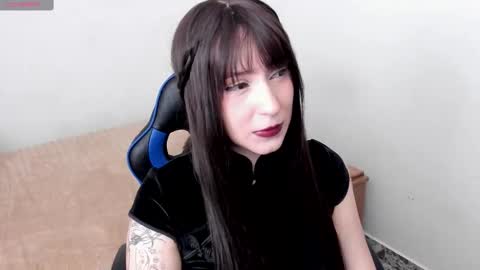 Snapshot of livemakio chatting on October 2025 03:40:01 AM Liz online show from October 2025 03:40:01 AM