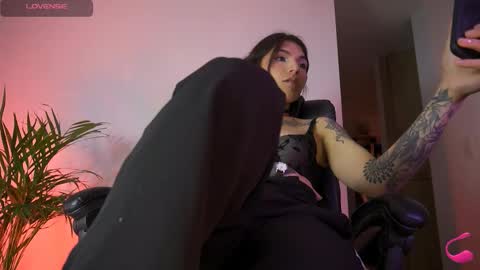 Snapshot of livestream18x chatting on September 2025 09:09:02 PM Emily R online show from September 2025 09:09:02 PM