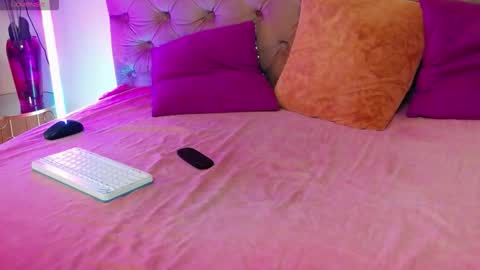 Snapshot of living_in_dreams chatting on September 2025 06:36:01 AM Dream online show from September 2025 06:36:01 AM