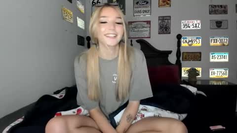 Snapshot of livvywinters chatting on December 2025 06:08:02 AM Livvy online show from December 2025 06:08:02 AM