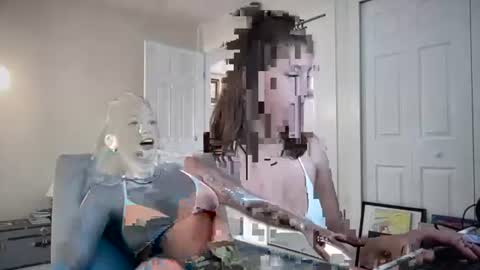 Snapshot of livvyybearxx chatting on June 2026 07:27:02 PM liv online show from June 2026 07:27:02 PM