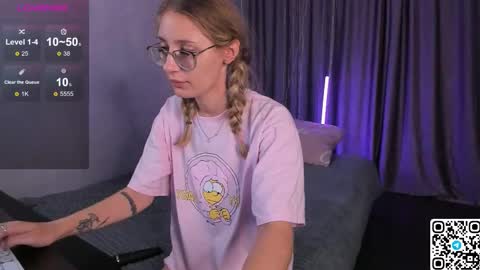 My name is Livy Nice to meet you  Thumbs up please its important online show from September 2025 05:01:02 PM