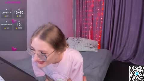 My name is Livy Nice to meet you  Thumbs up please its important online show from September 2025 07:52:02 PM