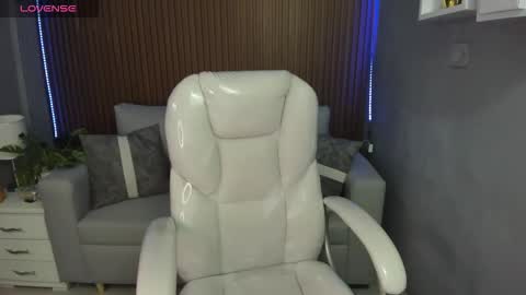 LIZ online show from November 2025 02:56:02 AM