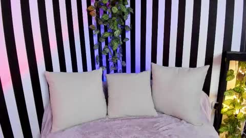 Liz  online show from January 2026 02:44:02 PM