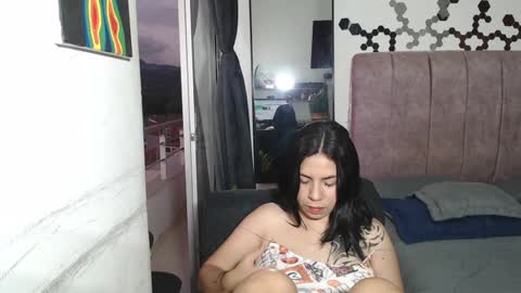 Snapshot of liza_thurner chatting on December 2024 10:41:01 PM Liza Thurner online show from December 2024 10:41:01 PM