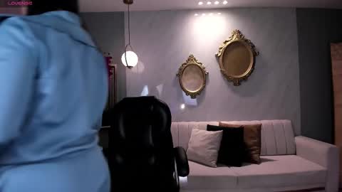 Lizzi  online show from October 2025 08:38:01 PM