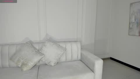 Lizzi  online show from April 2026 07:44:01 PM