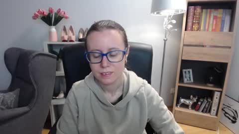 Lizzy online show from November 2025 05:23:02 AM