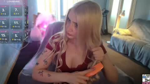 Snapshot of lizzycumm chatting on June 2026 08:18:01 AM lizzycumm online show from June 2026 08:18:01 AM