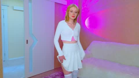 llovelymia online show from June 2026 02:49:01 AM
