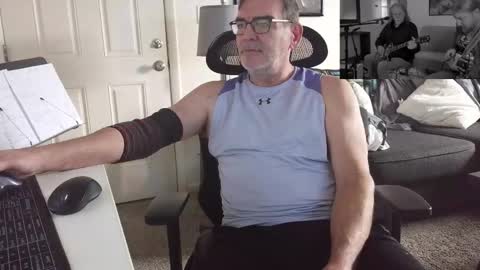 Snapshot of lngdickdaddy chatting on November 2025 04:42:02 PM LongDick Daddy online show from November 2025 04:42:02 PM