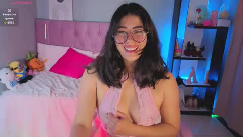 Snapshot of loaluxury chatting on November 2025 06:29:02 PM Pamela online show from November 2025 06:29:02 PM