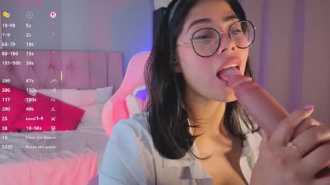 Snapshot of loaluxury chatting on November 2025 10:13:02 PM Pamela online show from November 2025 10:13:02 PM