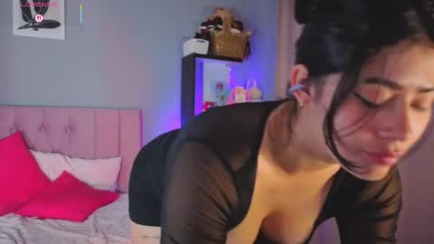 Snapshot of loaluxury chatting on December 2025 01:03:02 AM Pamela online show from December 2025 01:03:02 AM