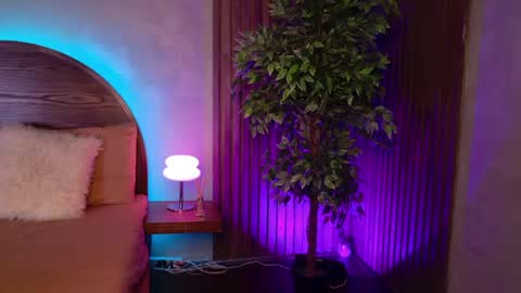  LOANA  online show from June 2026 04:29:02 PM