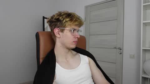 LOGAN FRASER online show from October 2025 12:25:02 PM