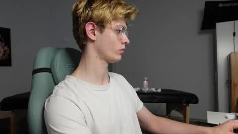 LOGAN FRASER online show from October 2025 01:56:01 PM