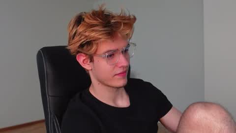 LOGAN FRASER online show from October 2025 07:19:02 AM