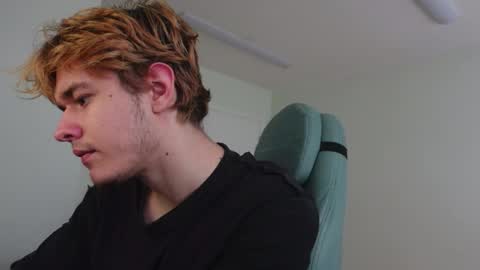 LOGAN FRASER online show from November 2025 01:46:01 PM