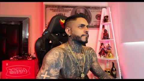 logan_hugh8 online show from December 2024 06:31:01 PM