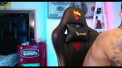 logan_hugh8 online show from February 2025 06:15:02 AM