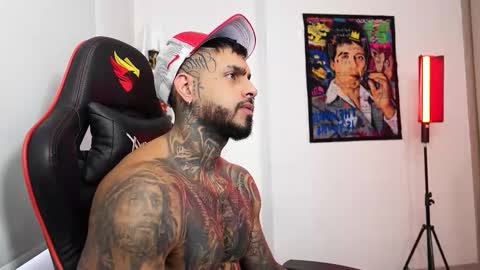 logan_hugh8 online show from October 2025 09:04:02 PM