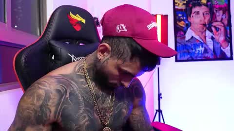 logan_hugh8 online show from November 2025 02:32:01 AM