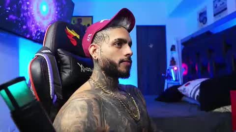 logan_hugh8 online show from February 2026 01:11:01 AM