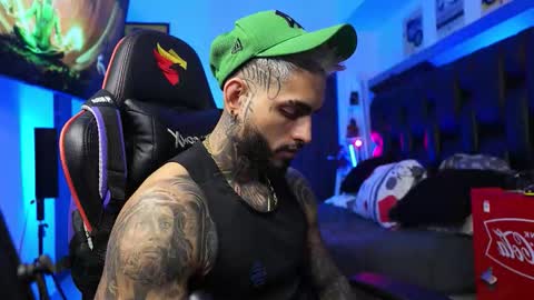 logan_hugh8 online show from February 2026 03:43:01 AM