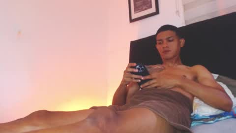 Snapshot of logan_s18 chatting on January 2026 06:33:02 PM LOGAN online show from January 2026 06:33:02 PM